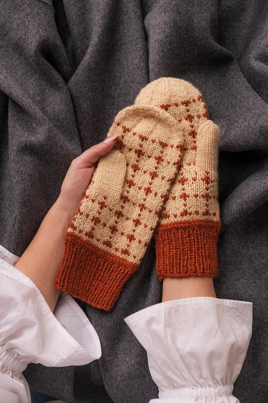 Falun - flerfärgstickade vantar