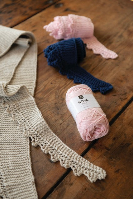 Frid - stickad scarf