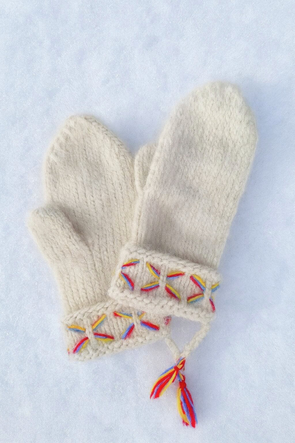 Digital Swedish Lovikka mittens