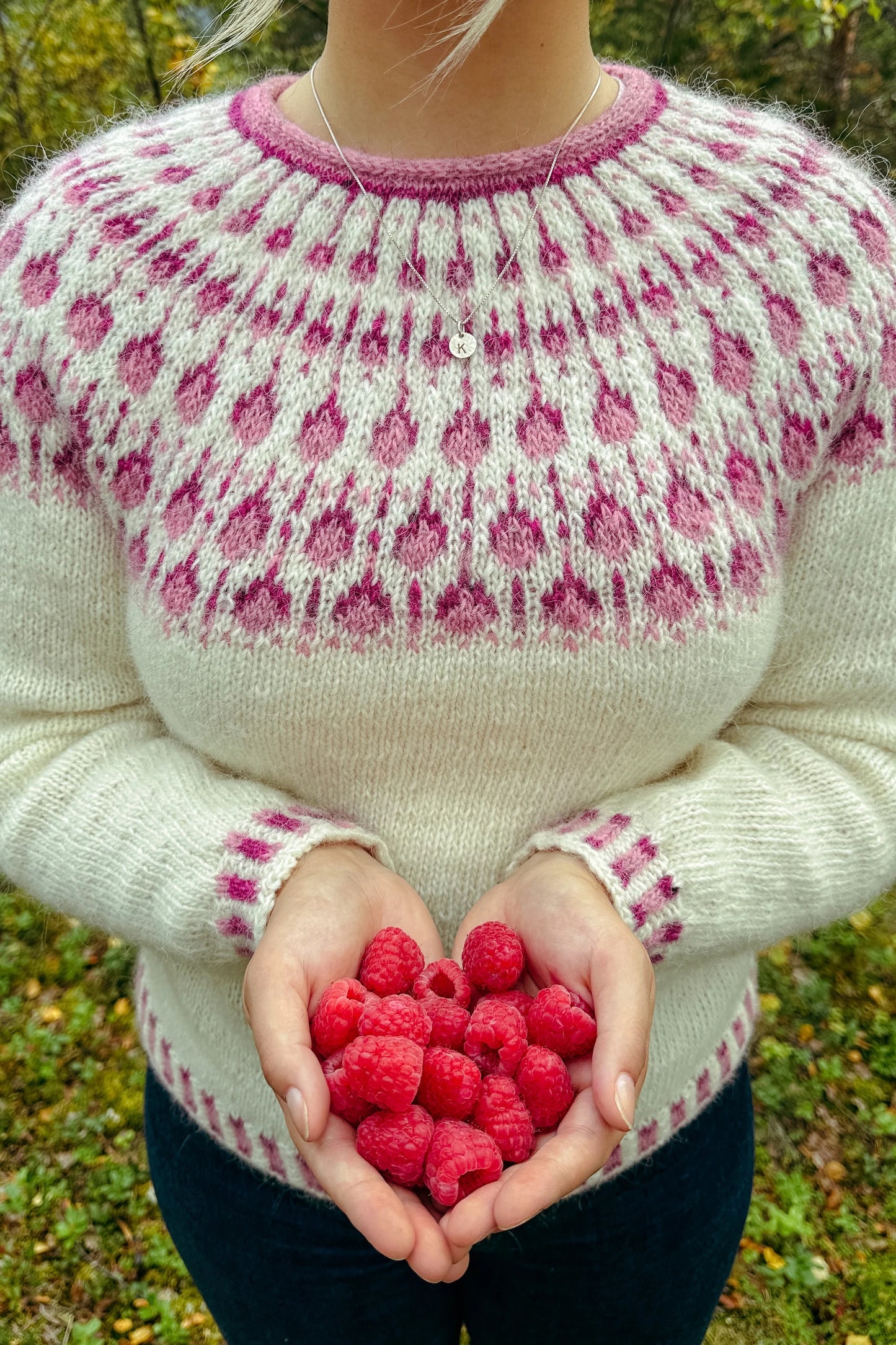 Raspberry Sweater i Fjallalopi - garnkit från 531kr