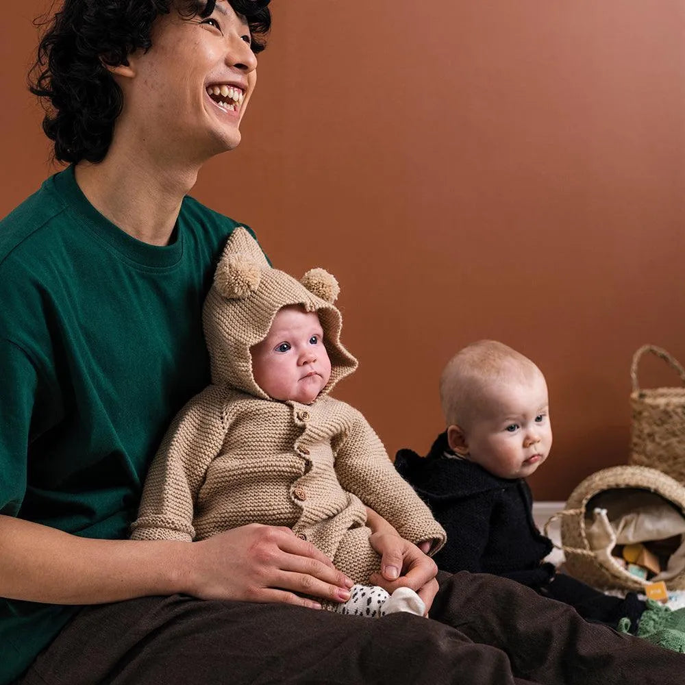 Ambra – babyoverall med öron - Fru Olesen Garn