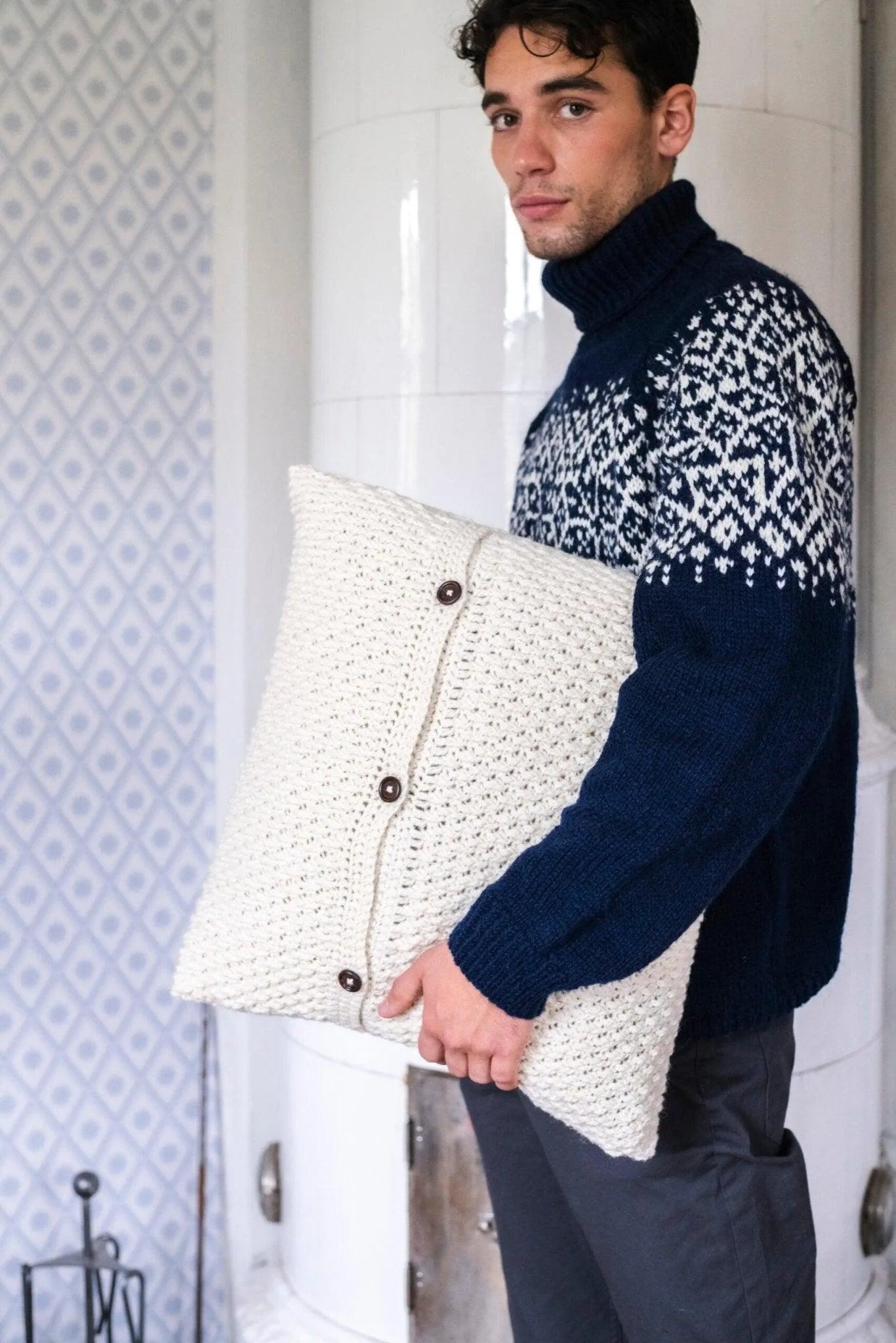 Duvnäs - virkad kudde - Fru Olesen Garn