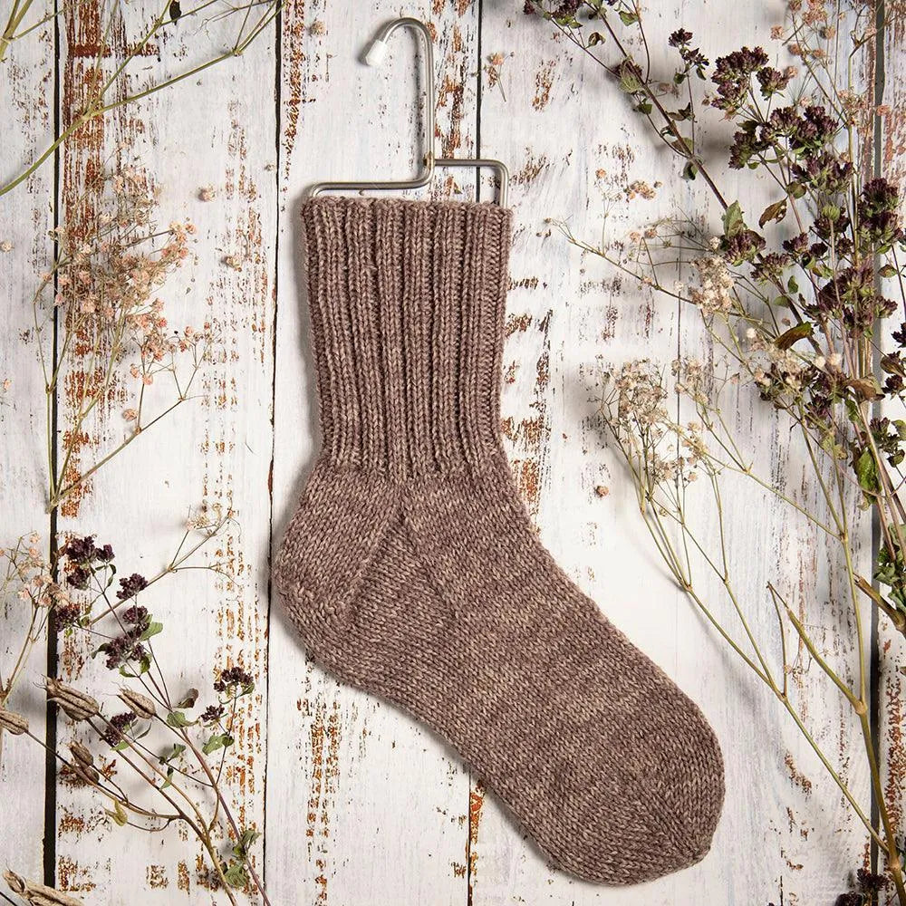 Klassiska raggsockor i mellanraggi - Fru Olesen Garn