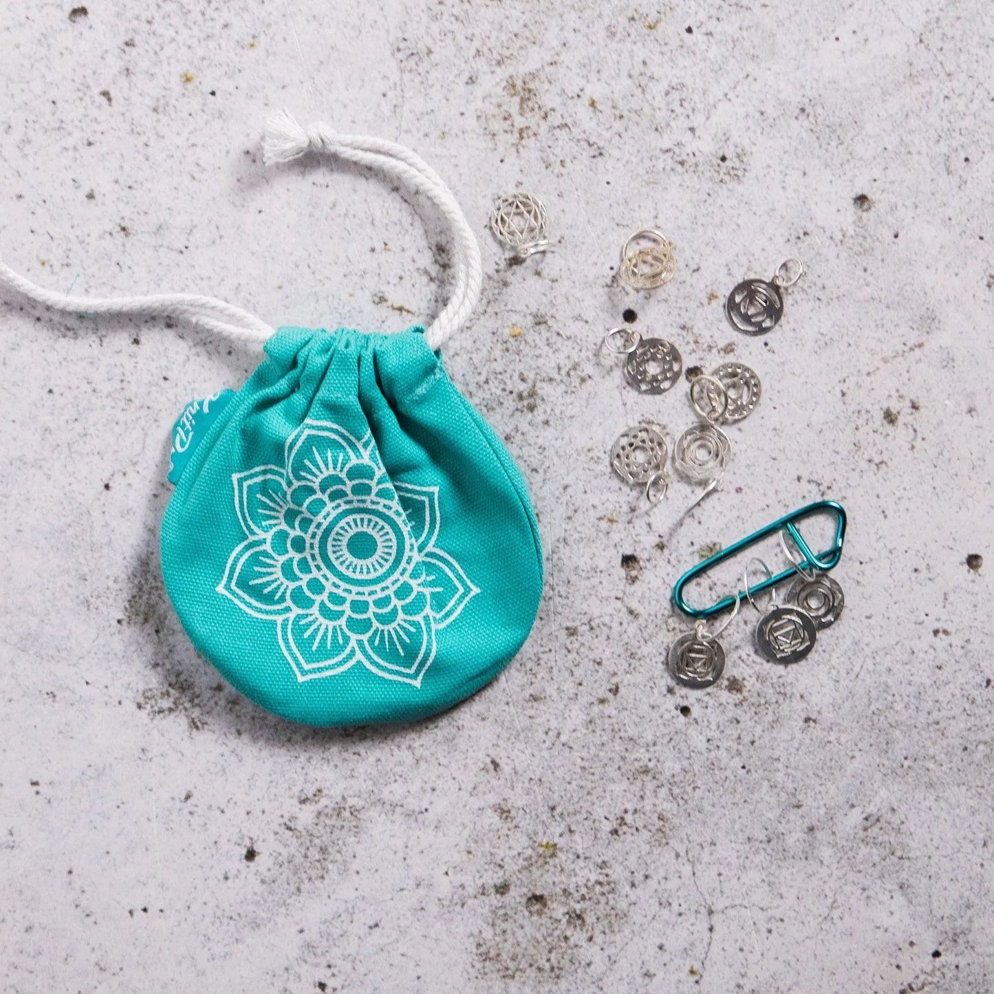 Mindful stickmarkörer i Sterling-silver med chakrasymboler (10 st) - Fru Olesen Garn