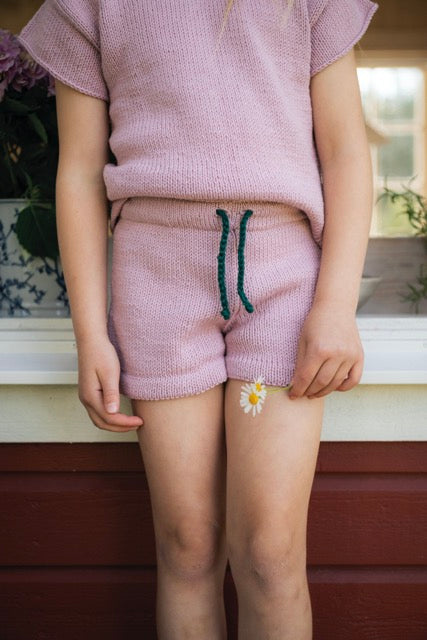 Lillstugan - Knitted children's shorts