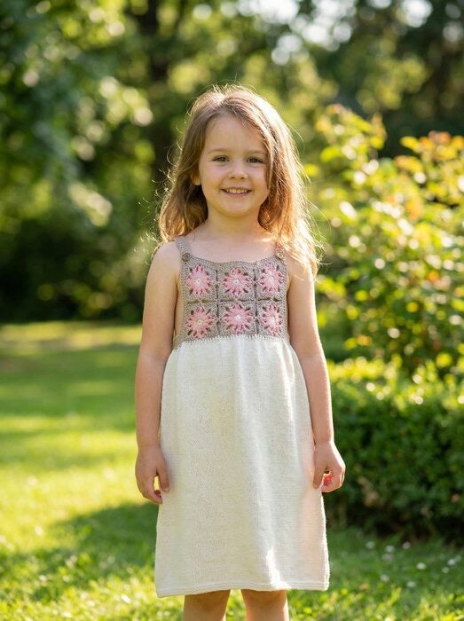 Bambina - stickad och virkad klänning i Baby bomull
