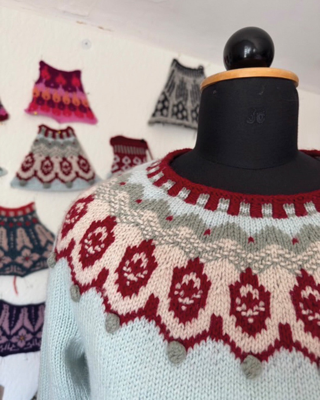 PRETTY XMAS SWEATER 2025