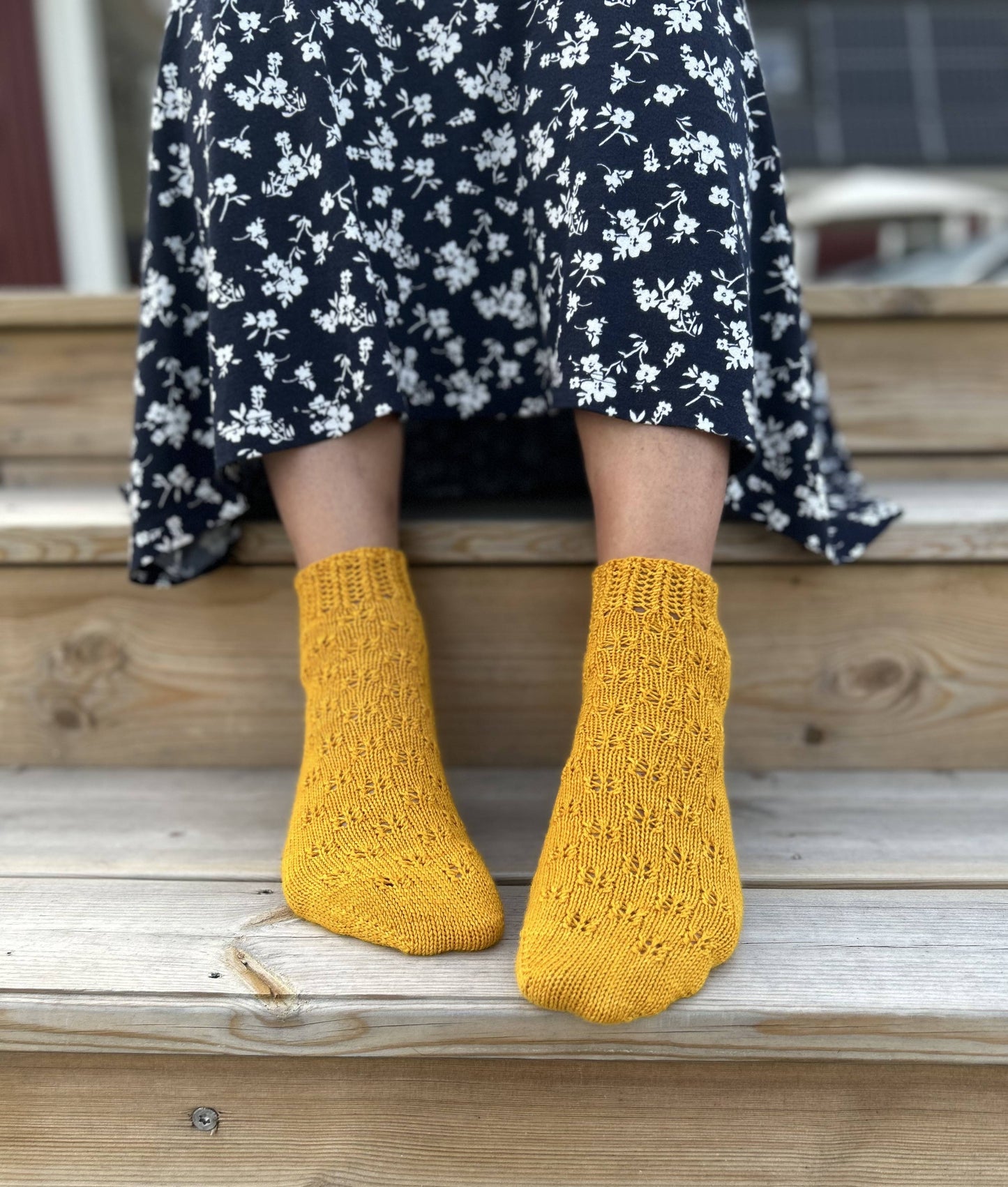 Dandelion Patch Shortie Socks