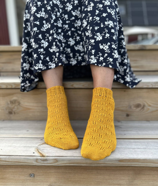 Dandelion Patch Shortie Socks