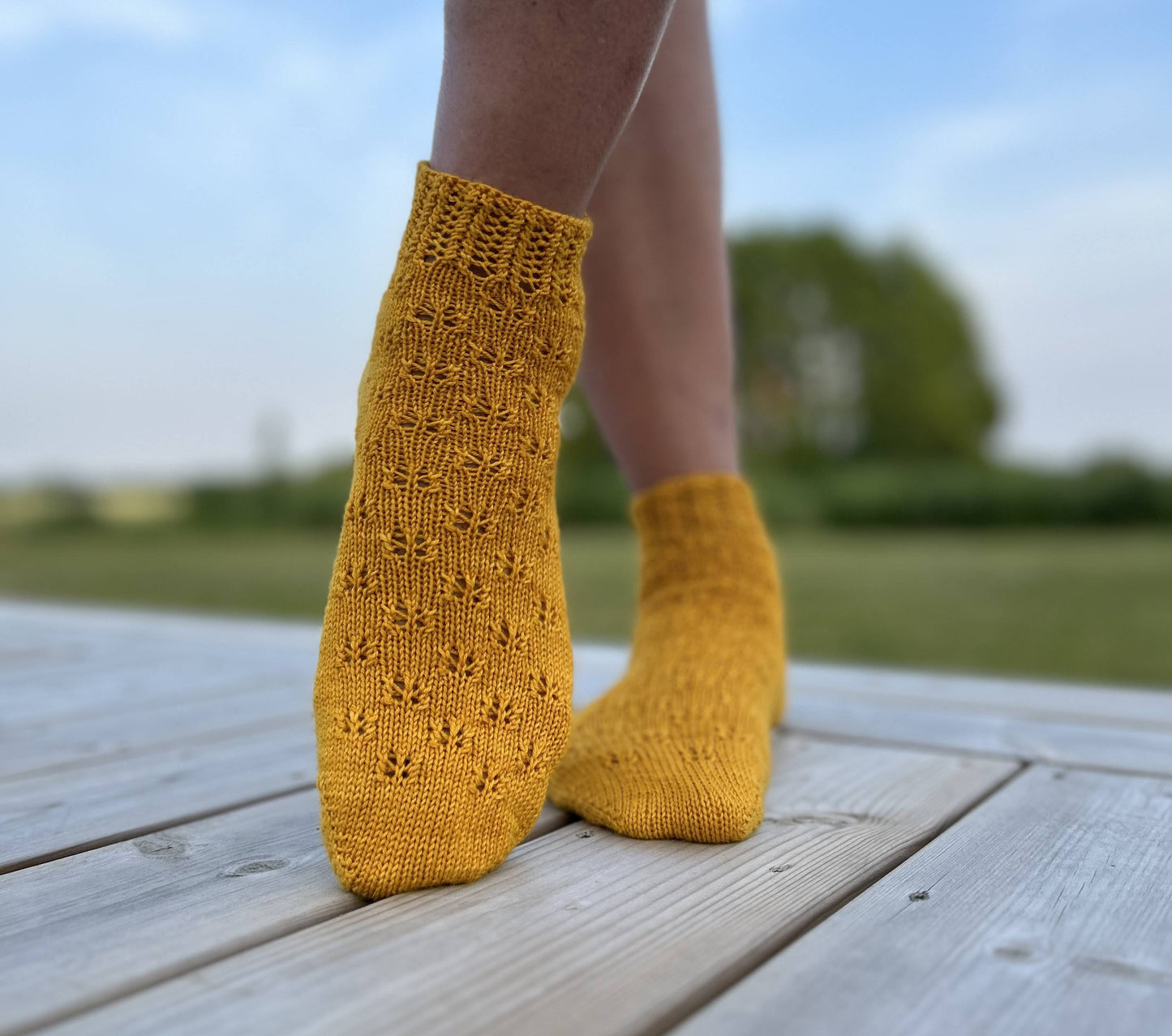 Dandelion Patch Shortie Socks