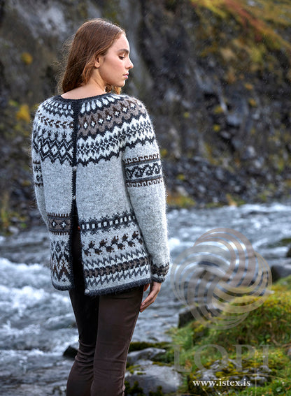 Ættarmót - cardigan in Lettlopi